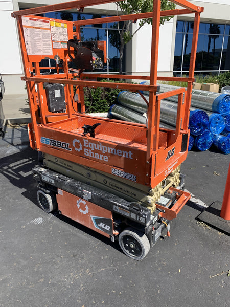 2022 JLG ES1330L