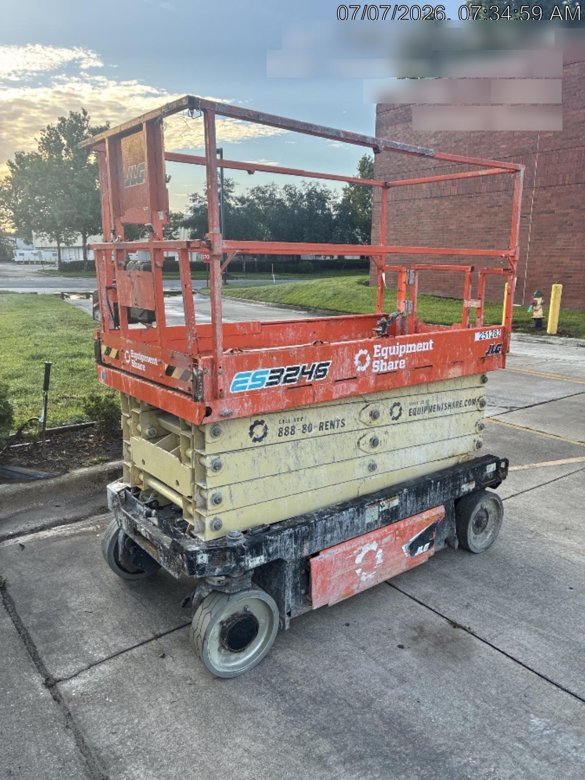 2022 JLG ES3246