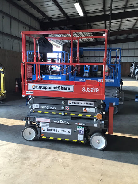 2020 Skyjack SJIII-3219 Solid NM Tires, Half height spring hinged entry gate, Dual Beacons, 800W Inverter