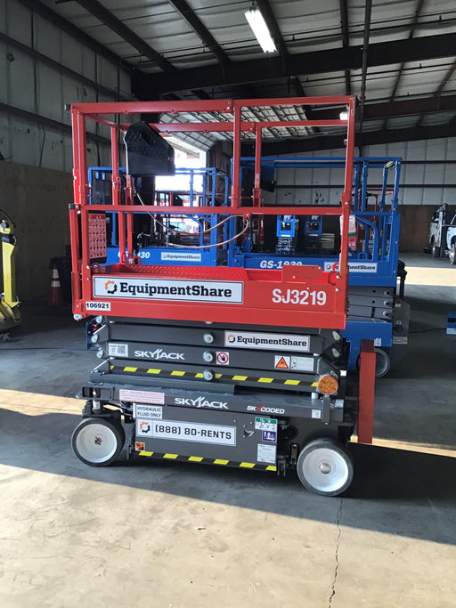 2020 Skyjack SJIII-3219 Solid NM Tires, Half height spring hinged entry gate, Dual Beacons, 800W Inverter