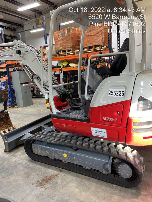 2022 TAKEUCHI TB235-2R
