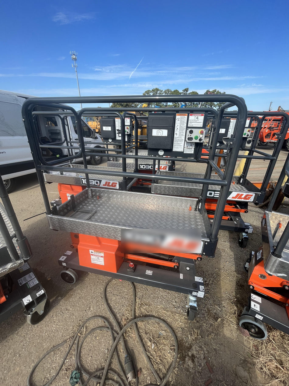 2023 JLG 1030P