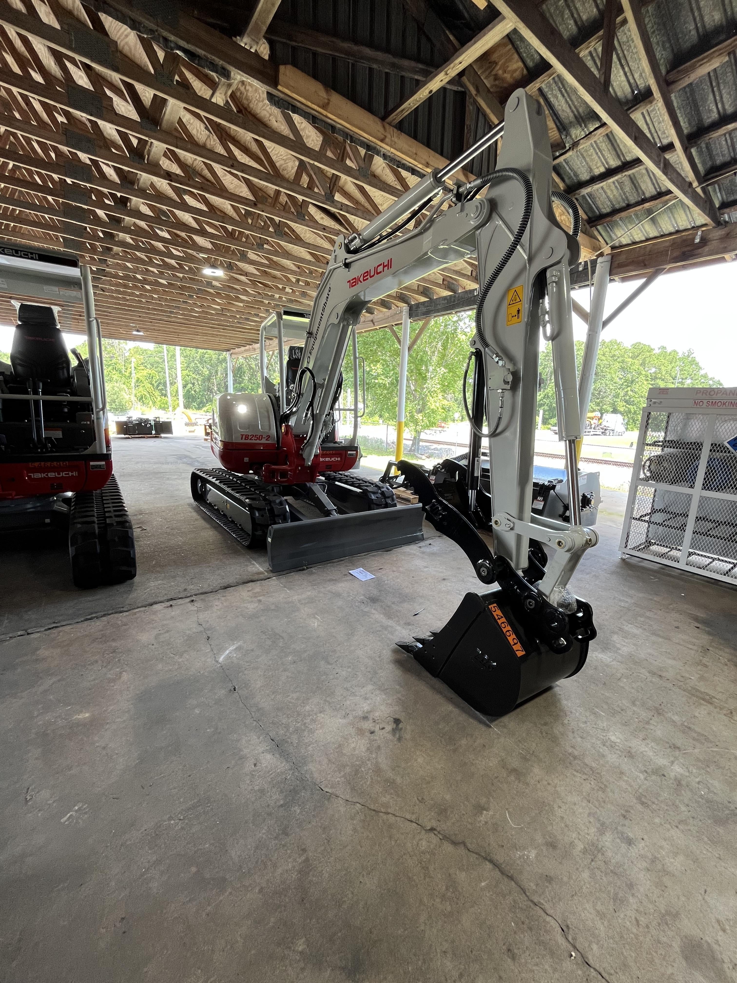 2025 TAKEUCHI TB250-2R
