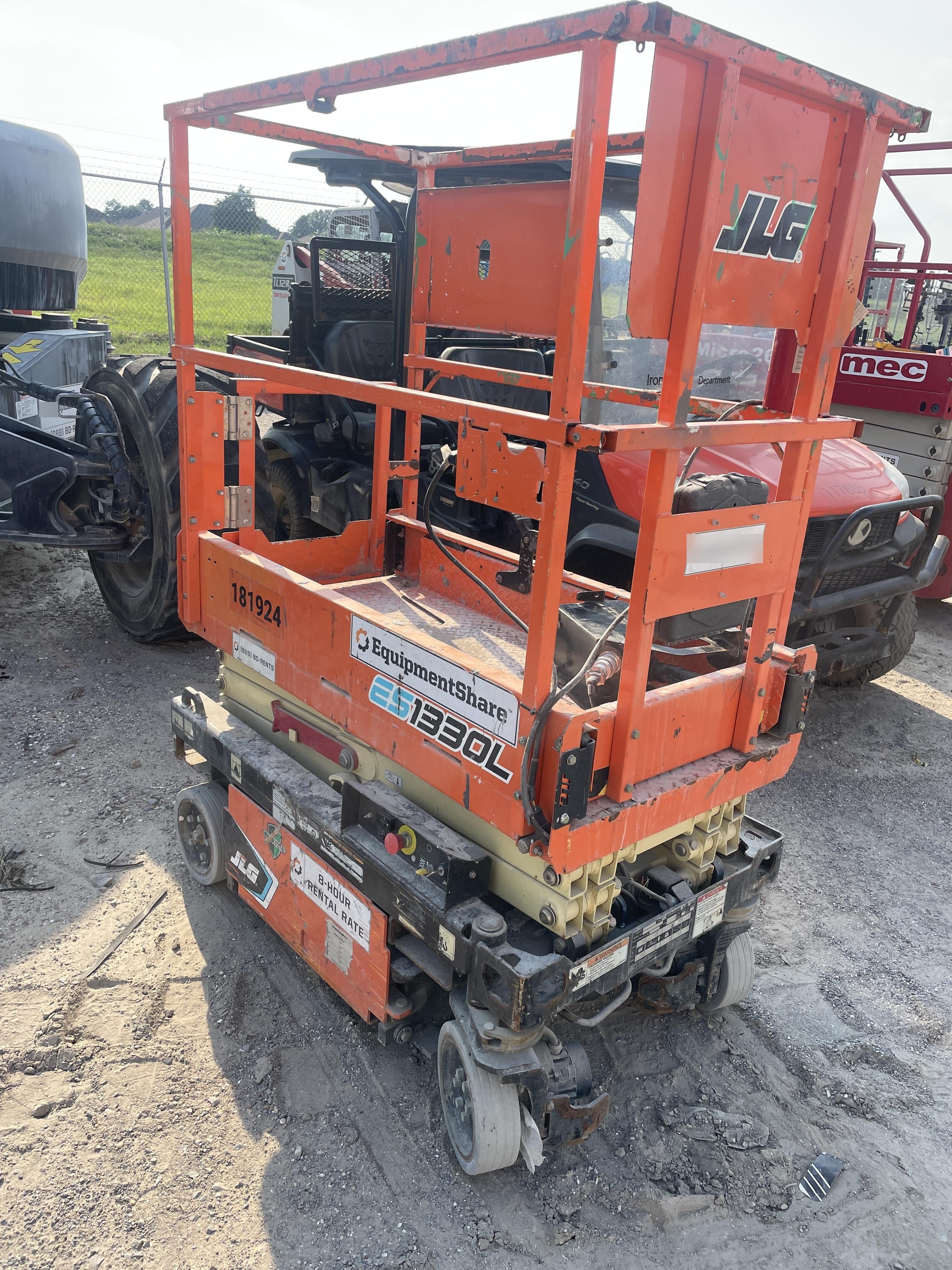 2021 JLG ES1330L