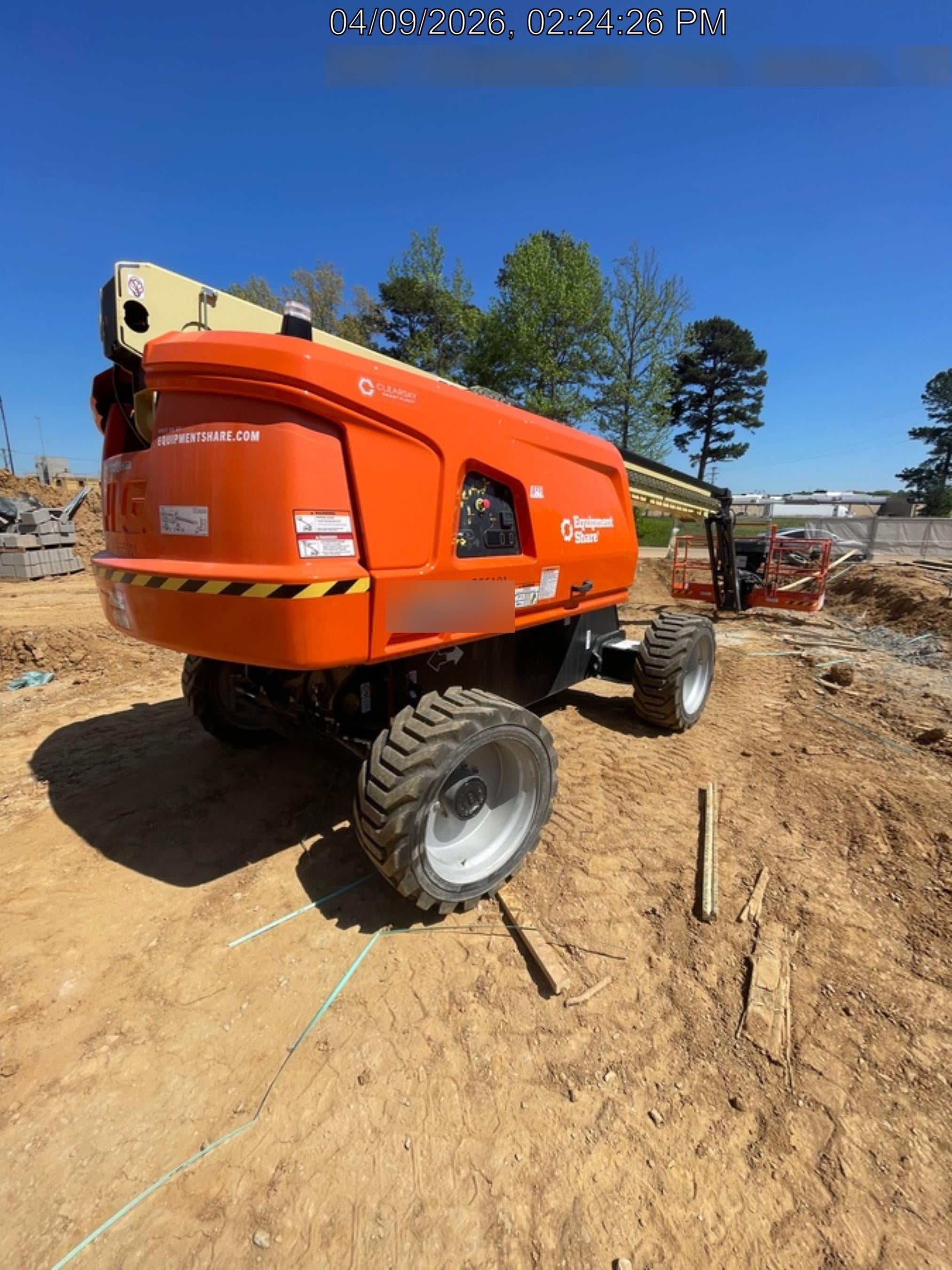 2025 JLG 660SJ