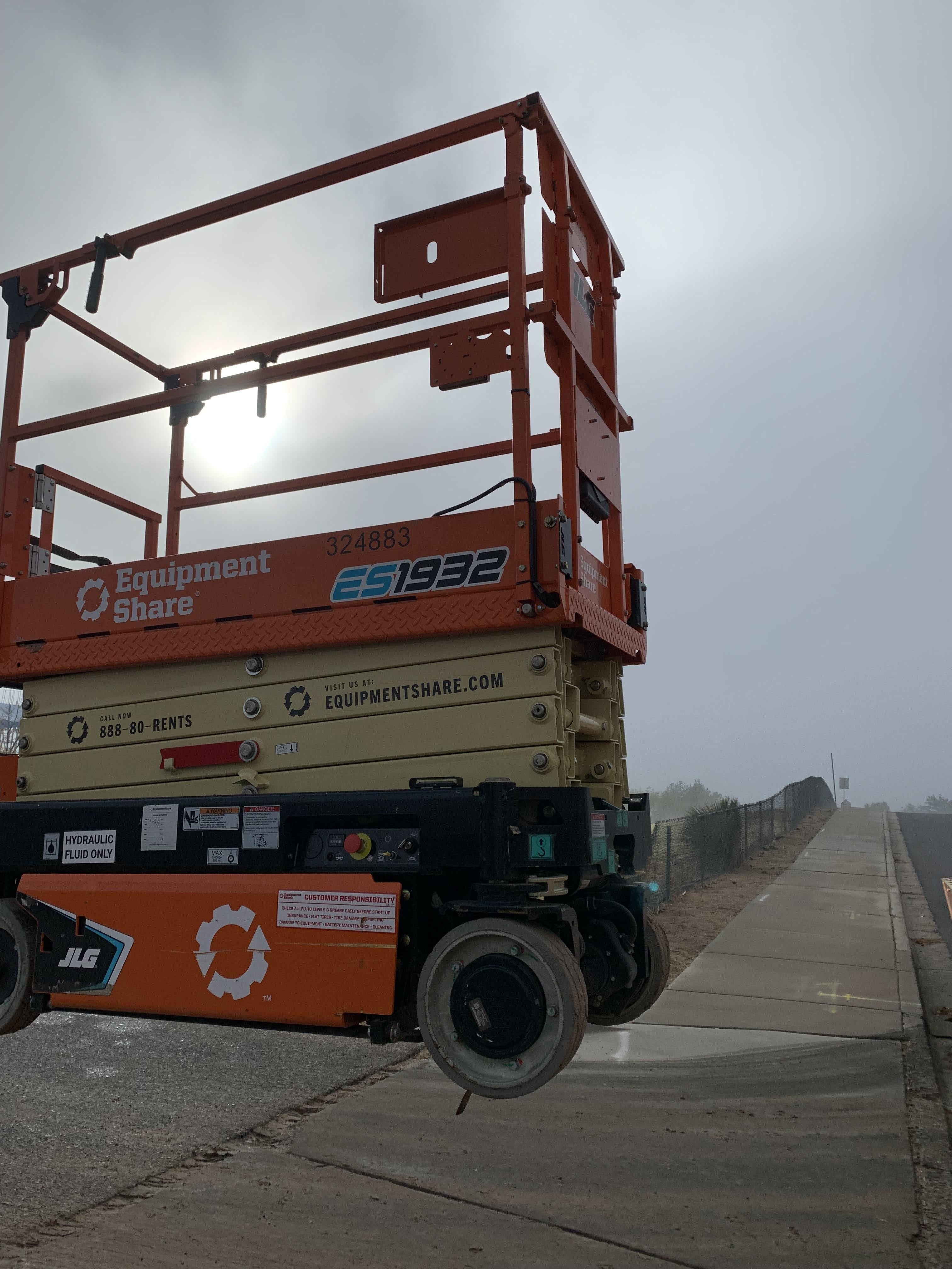 2023 JLG ES1932
