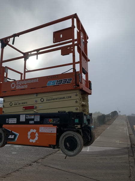 2023 JLG ES1932