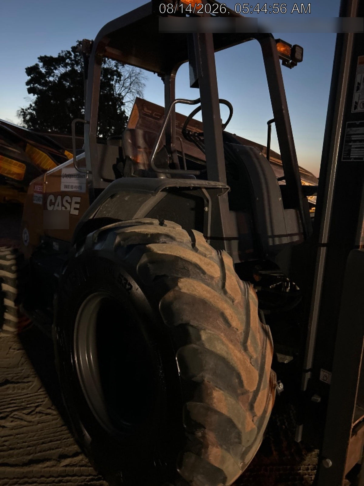 2023 CASE 588H
