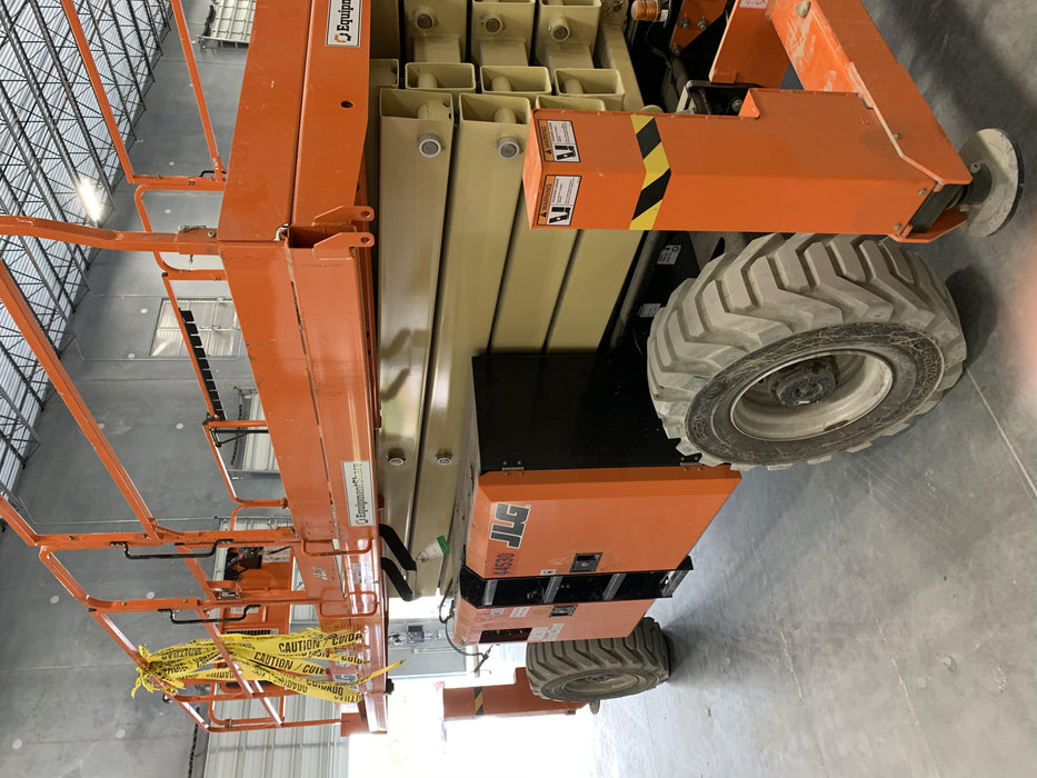 2019 JLG 430LRT