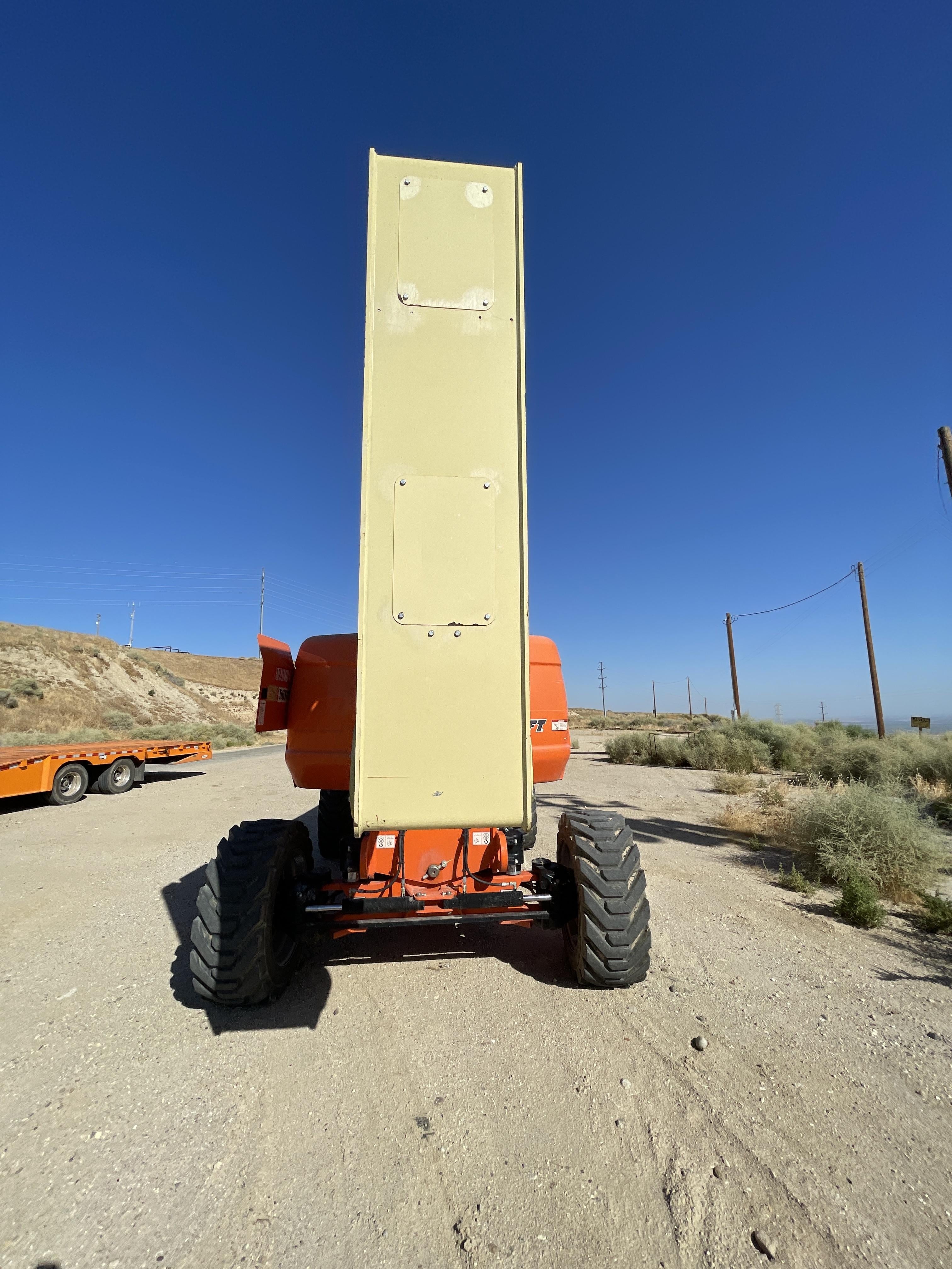 2020 JLG 800AJ