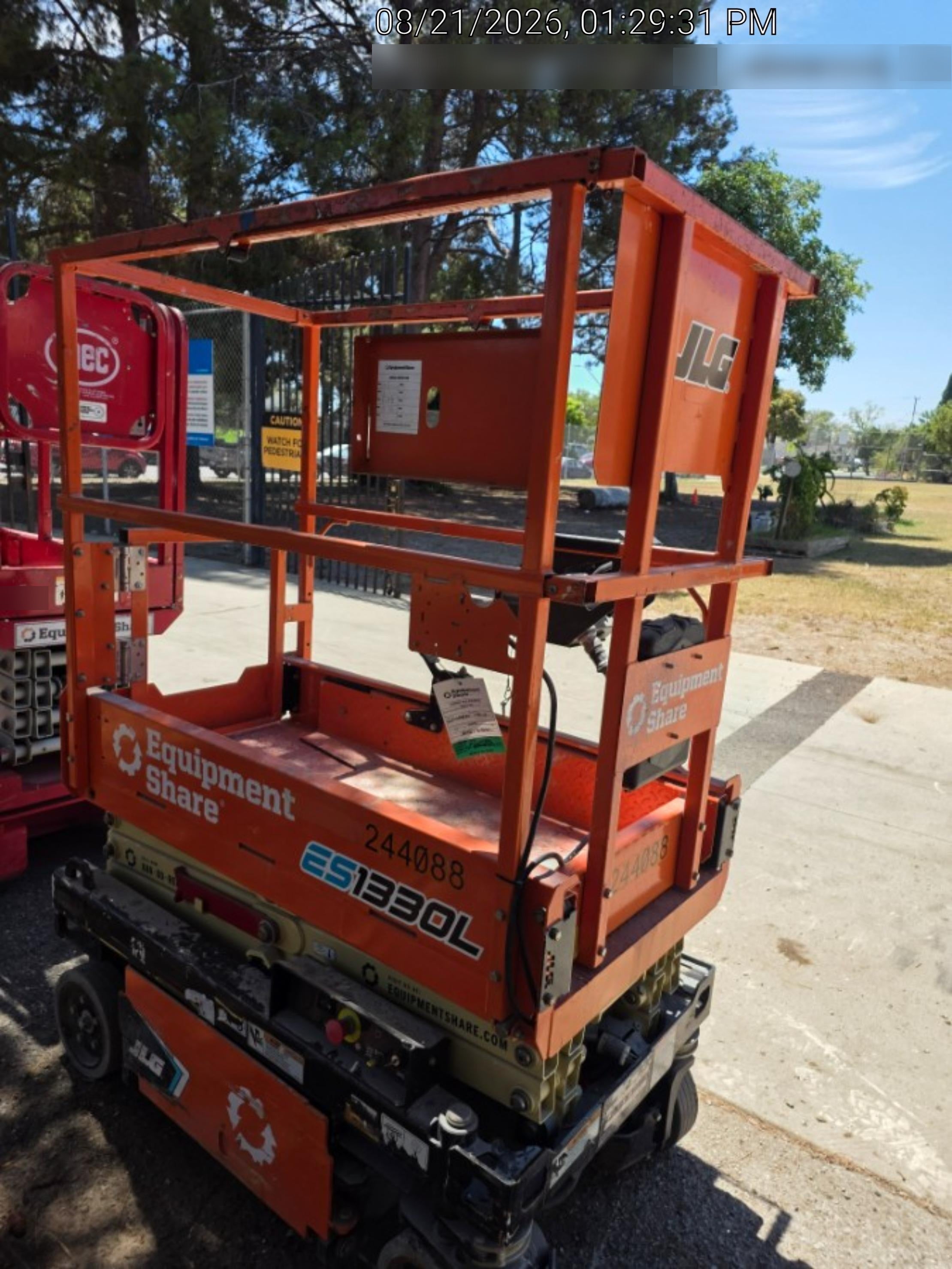 2022 JLG ES1330L