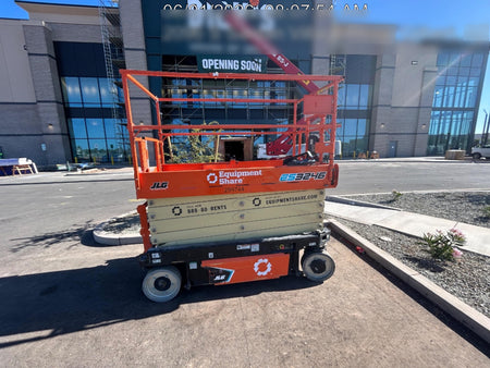 2022 JLG ES3246