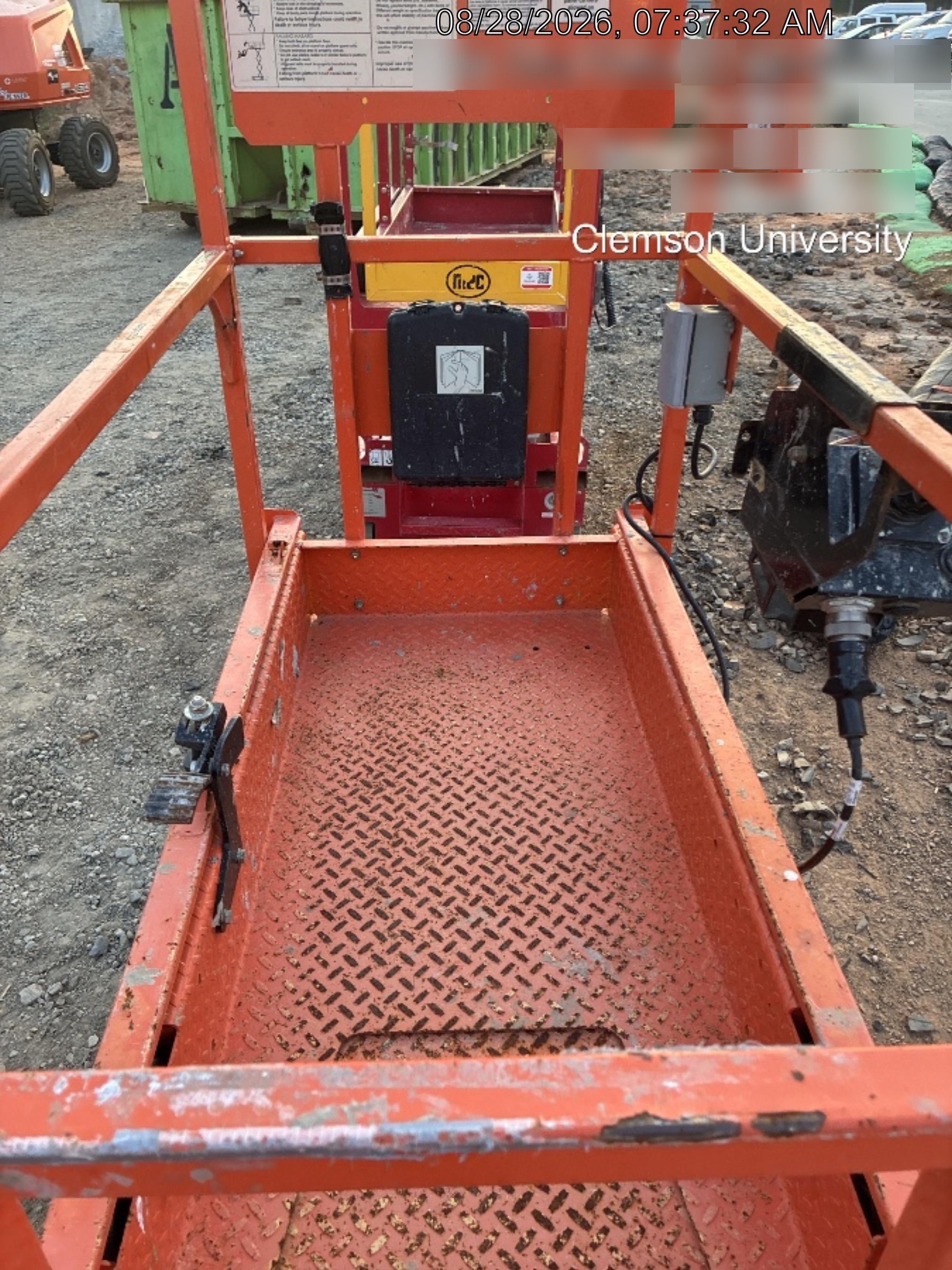 2022 JLG ES1330L