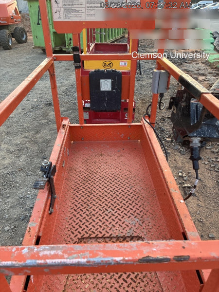 2022 JLG ES1330L