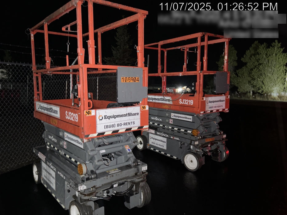 2020 Skyjack SJIII-3219 Solid NM Tires, Half height spring hinged entry gate, Dual Beacons, 800W Inverter