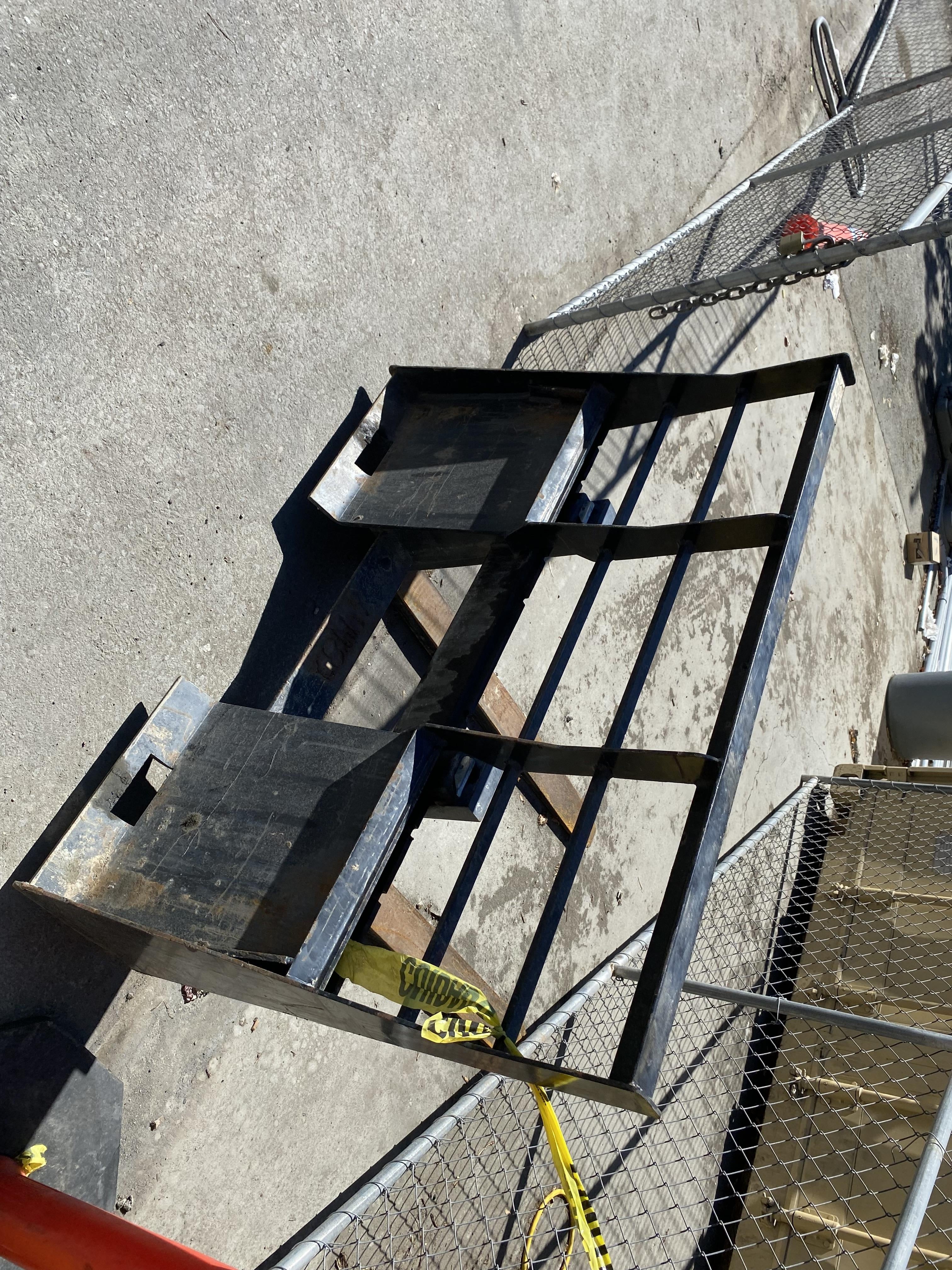 2020 ARROW MATERIAL HANDLING 60" Pallet Forks - Arrow