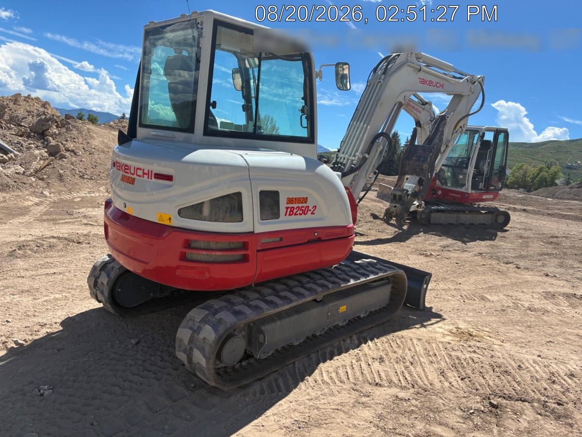 2023 TAKEUCHI TB250-2C