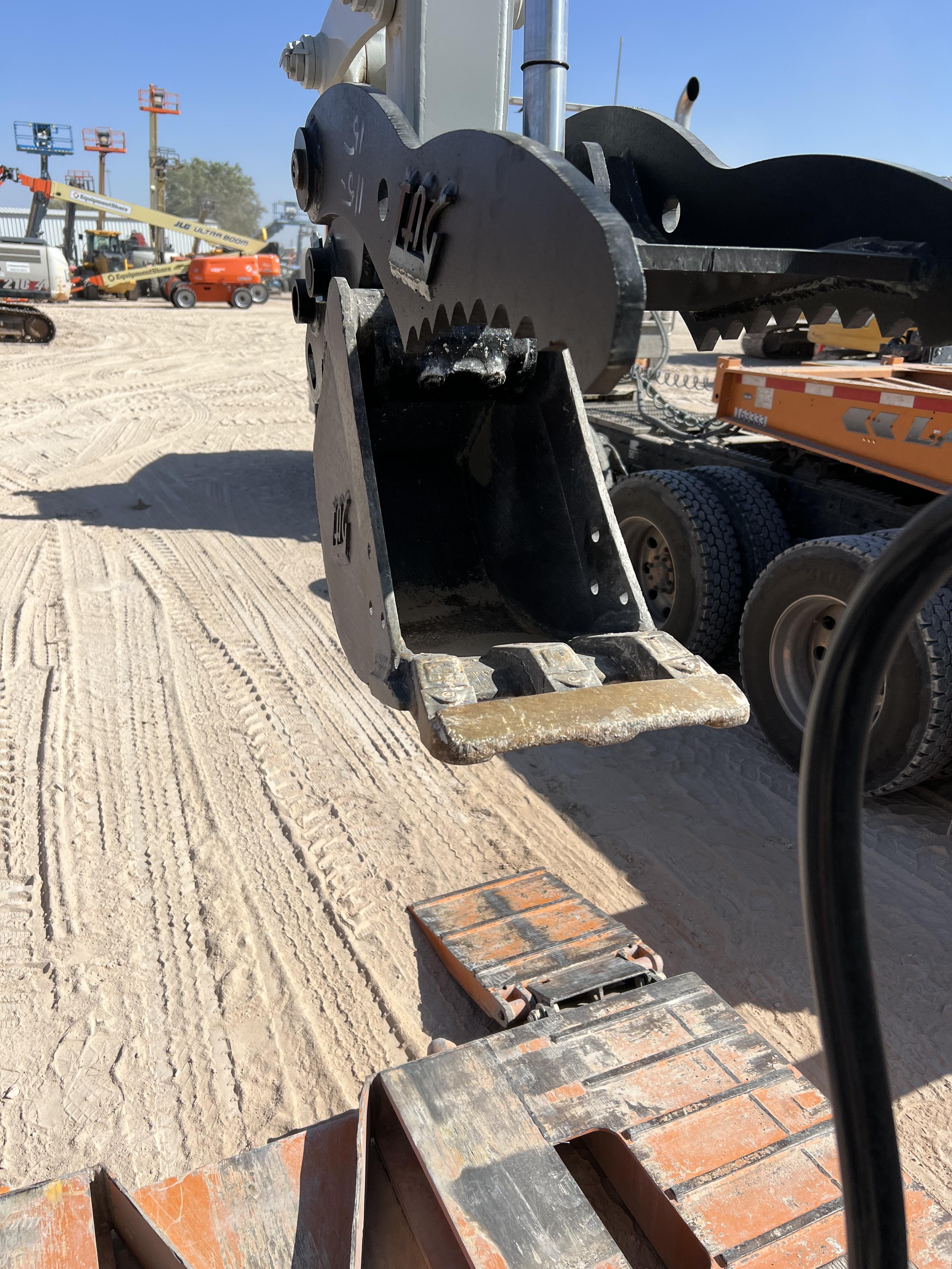 2023 TAKEUCHI TB235-2R