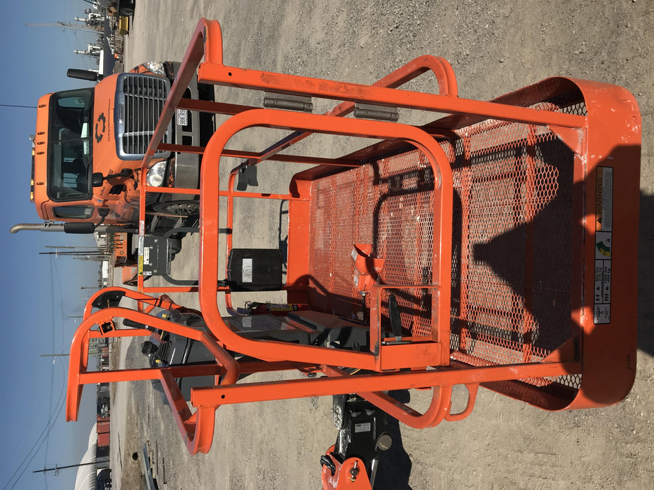 2019 JLG 400S