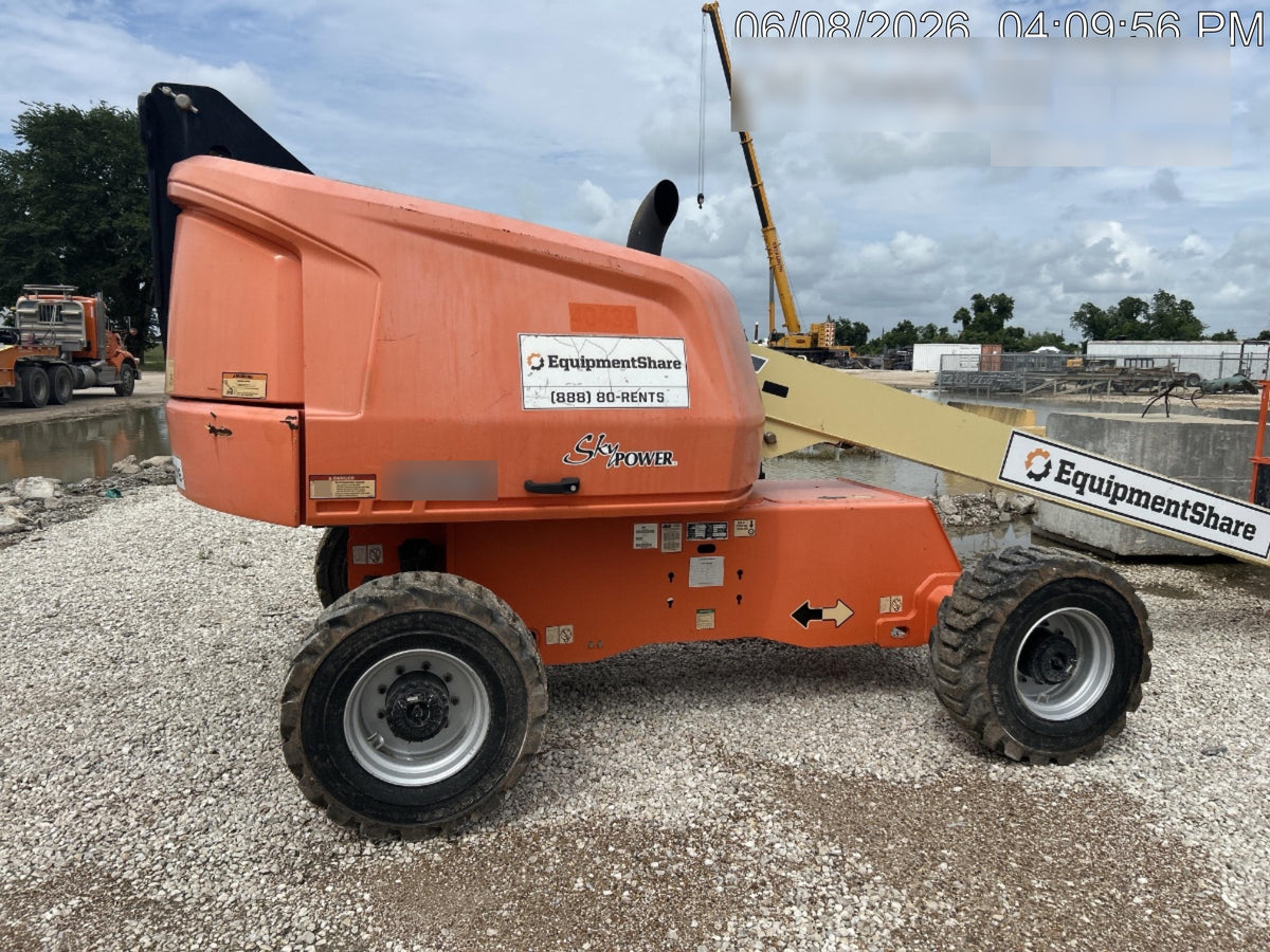 2019 JLG 400S