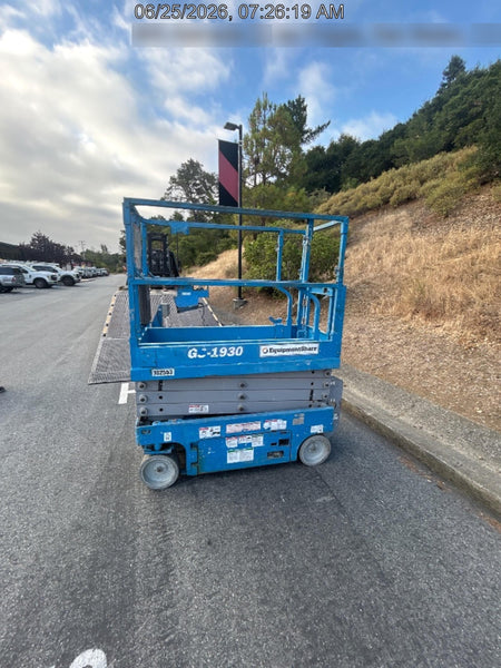 2020 Genie GS-1930 Solid Non Marking Tires, Beacon, Folding rails with half height swing gate, 800W Inverter