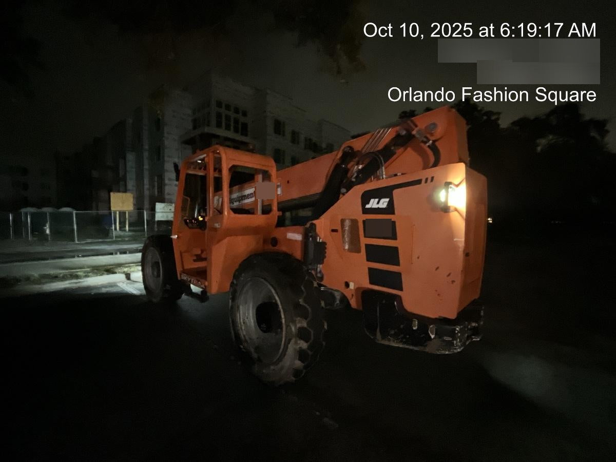 2021 JLG 8042