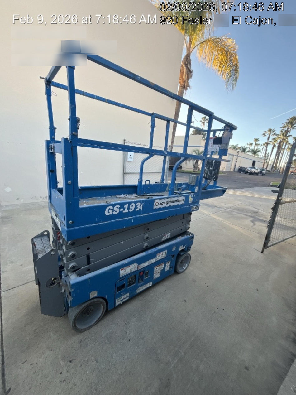 2020 Genie GS-1930 Solid Non Marking Tires, Beacon, Folding rails with half height swing gate, 800W Inverter