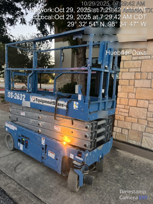 2019 Genie GS-2632 Folding rails with half height swing gate