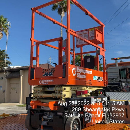 2022 JLG ES1330L