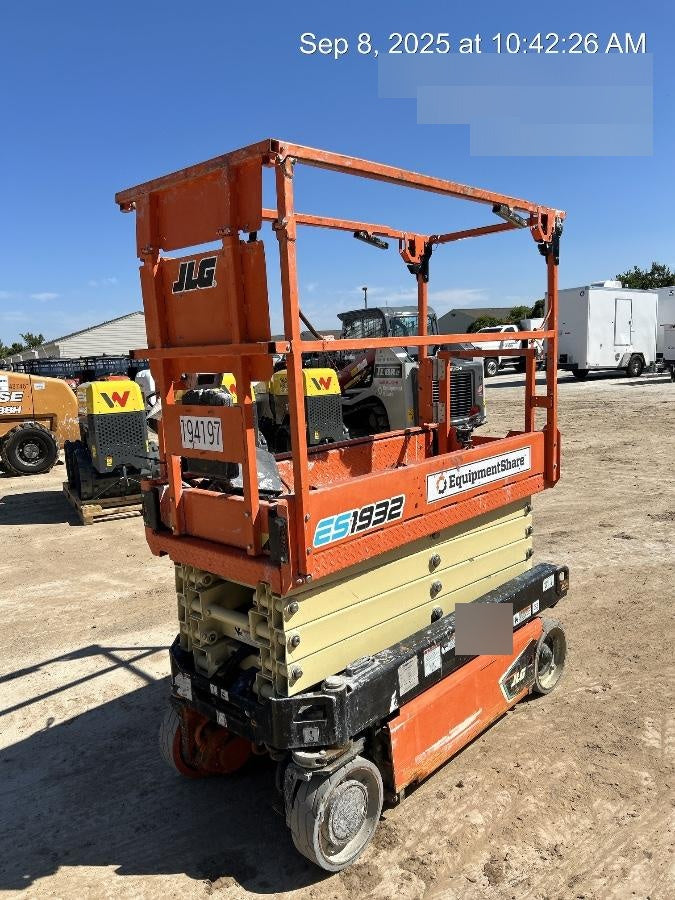2021 JLG ES1932