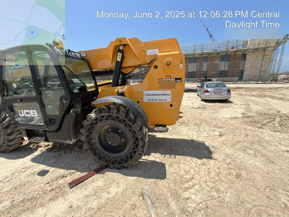 2018 JCB 509-42 JCB 509-42 Enclosed Cab, 74 HP, Solid Tires, Worklights, Beacon, Aux Hydraulics, Lifting Eye
