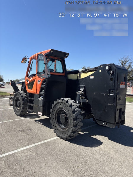 2021 JLG 1075