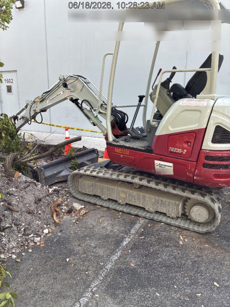 2022 TAKEUCHI TB235-2R