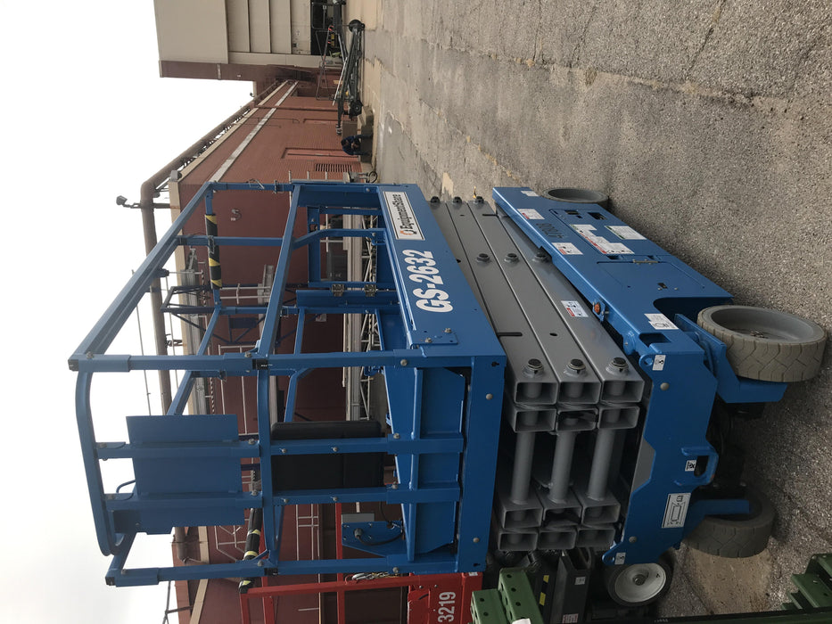 2019 Genie GS-2632 Folding rails with half height swing gate