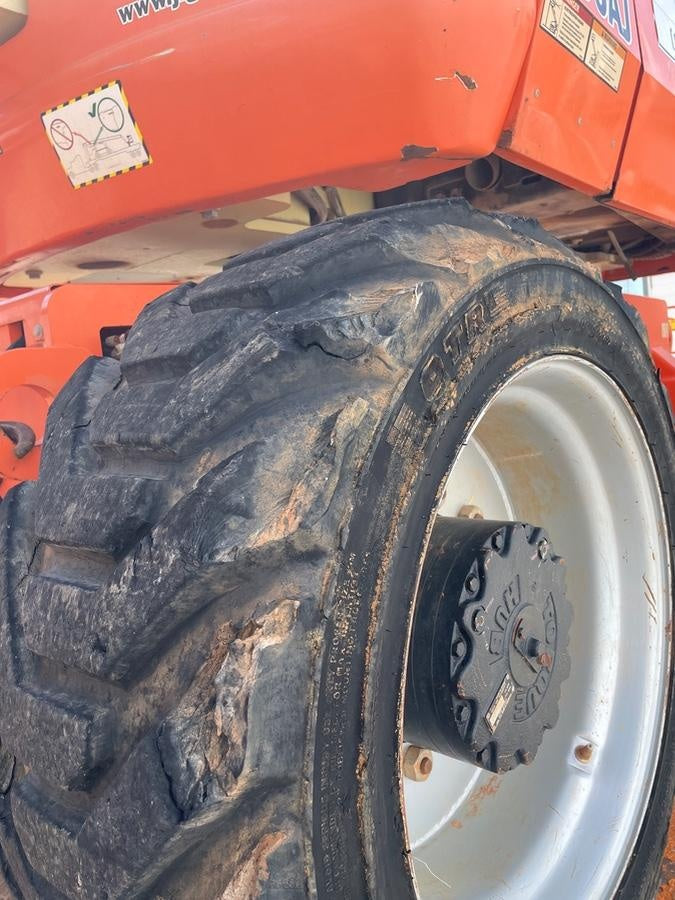 2020 JLG 800AJ