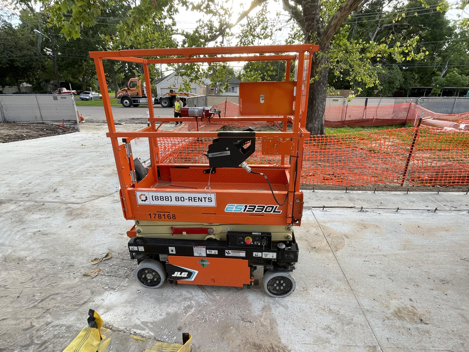 2021 JLG ES1330L