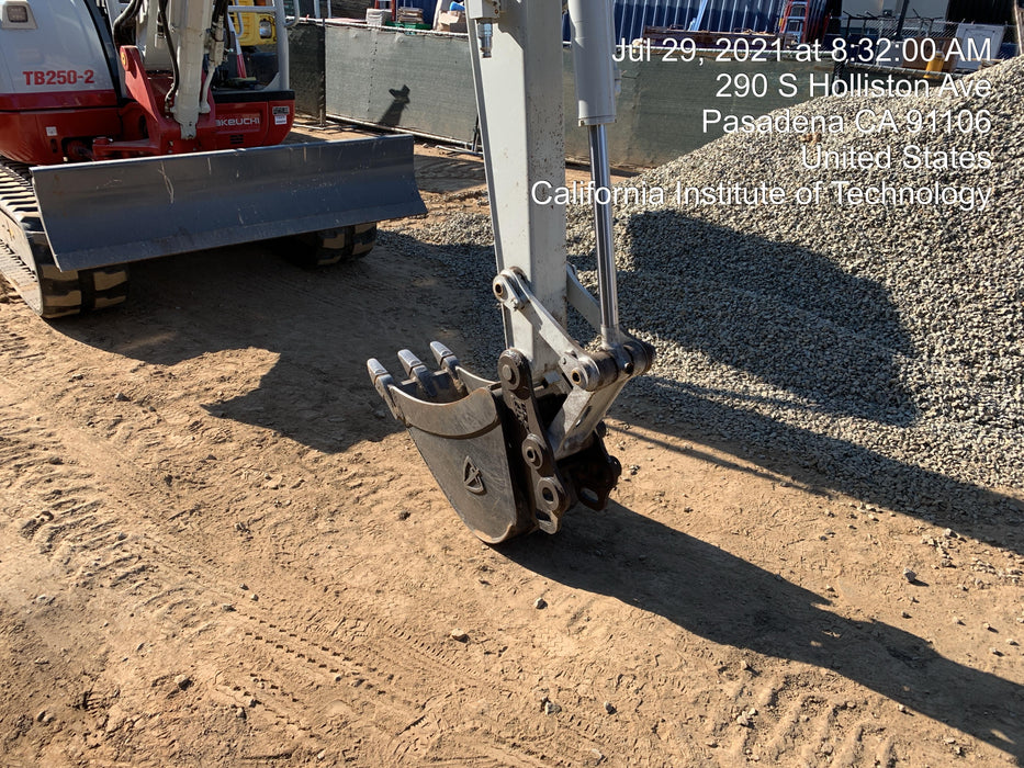 2021 TAKEUCHI TB250-2