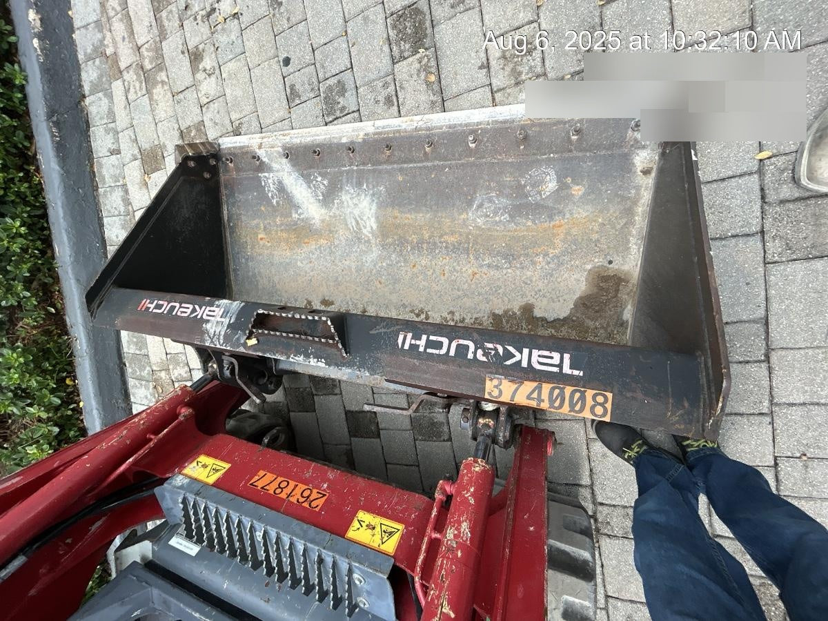 2023 TAKEUCHI 67" Smooth Bucket - Takeuchi