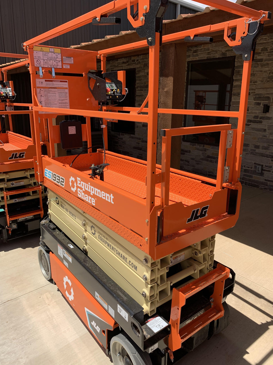 2022 JLG ES1932