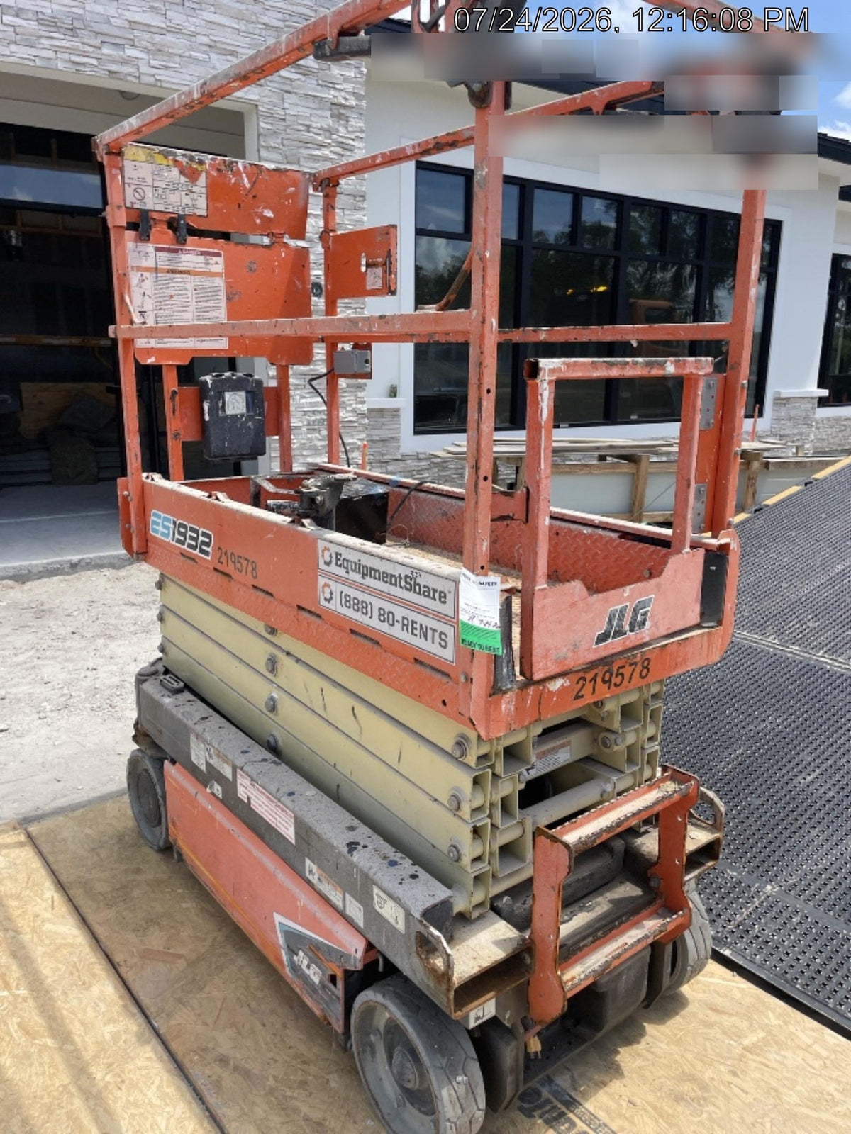 2022 JLG ES1932