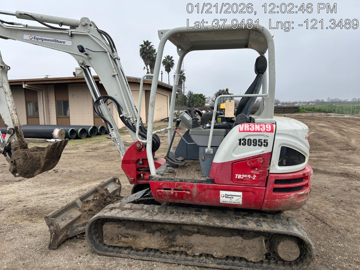 2021 TAKEUCHI TB250-2