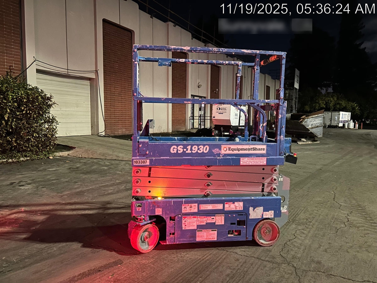 2020 Genie GS-1930 Solid Non Marking Tires, Beacon, Folding rails with half height swing gate, 800W Inverter