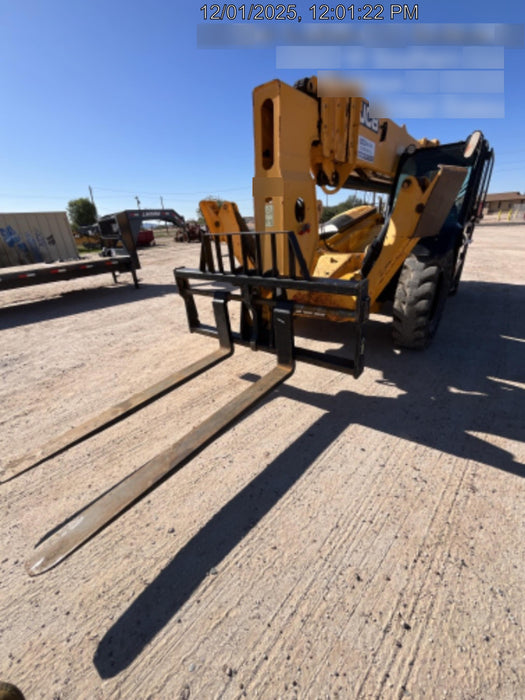 2019 JCB 512-56 74 HP w/CAB/HVAC, Beacon, Aux Hydraulics, Worklights, Solid Tires w/60" Carriage/Forks