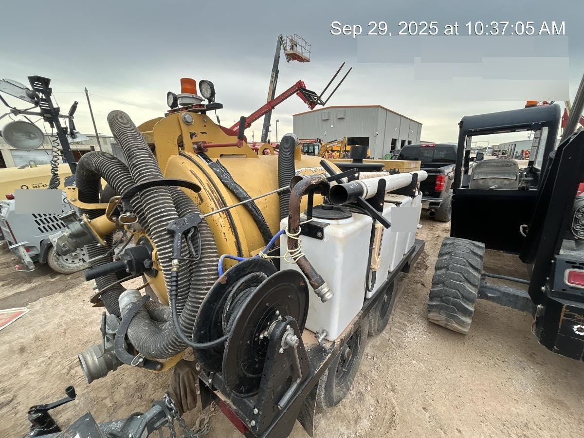 2022 VAC-TRON LP573XDT