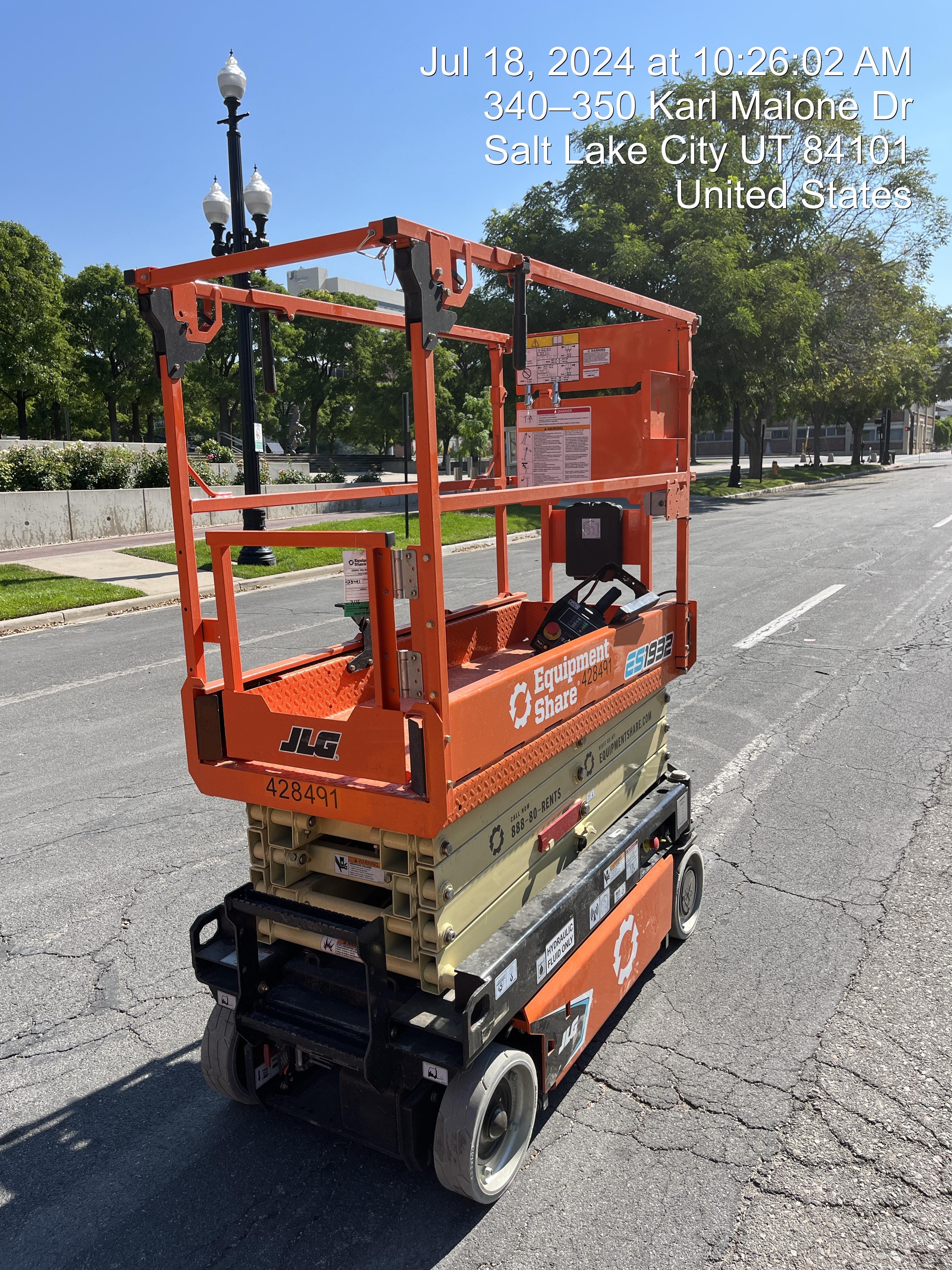 2024 JLG ES1932