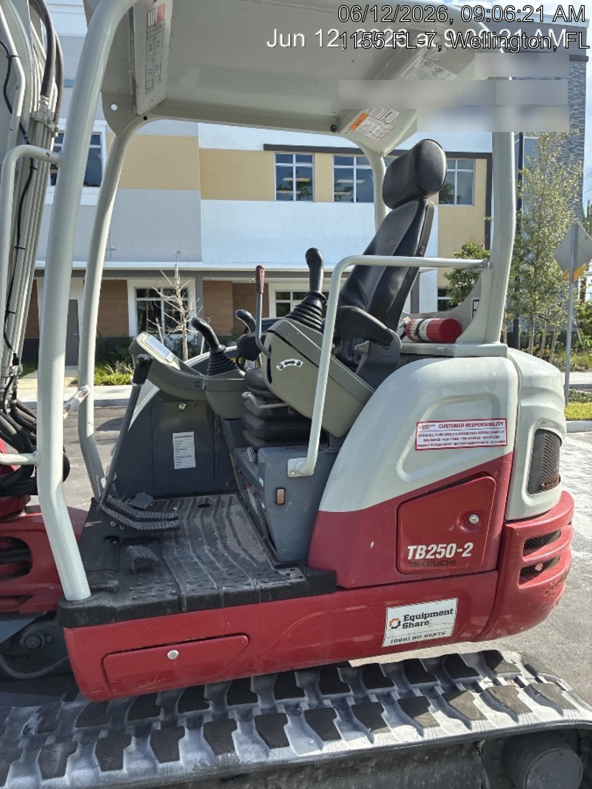 2023 TAKEUCHI TB250-2R