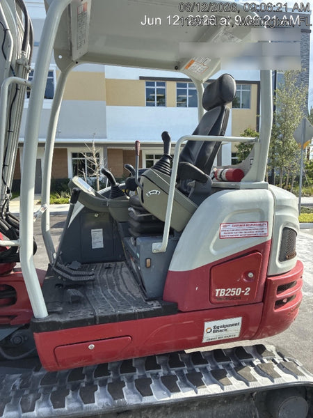 2023 TAKEUCHI TB250-2R