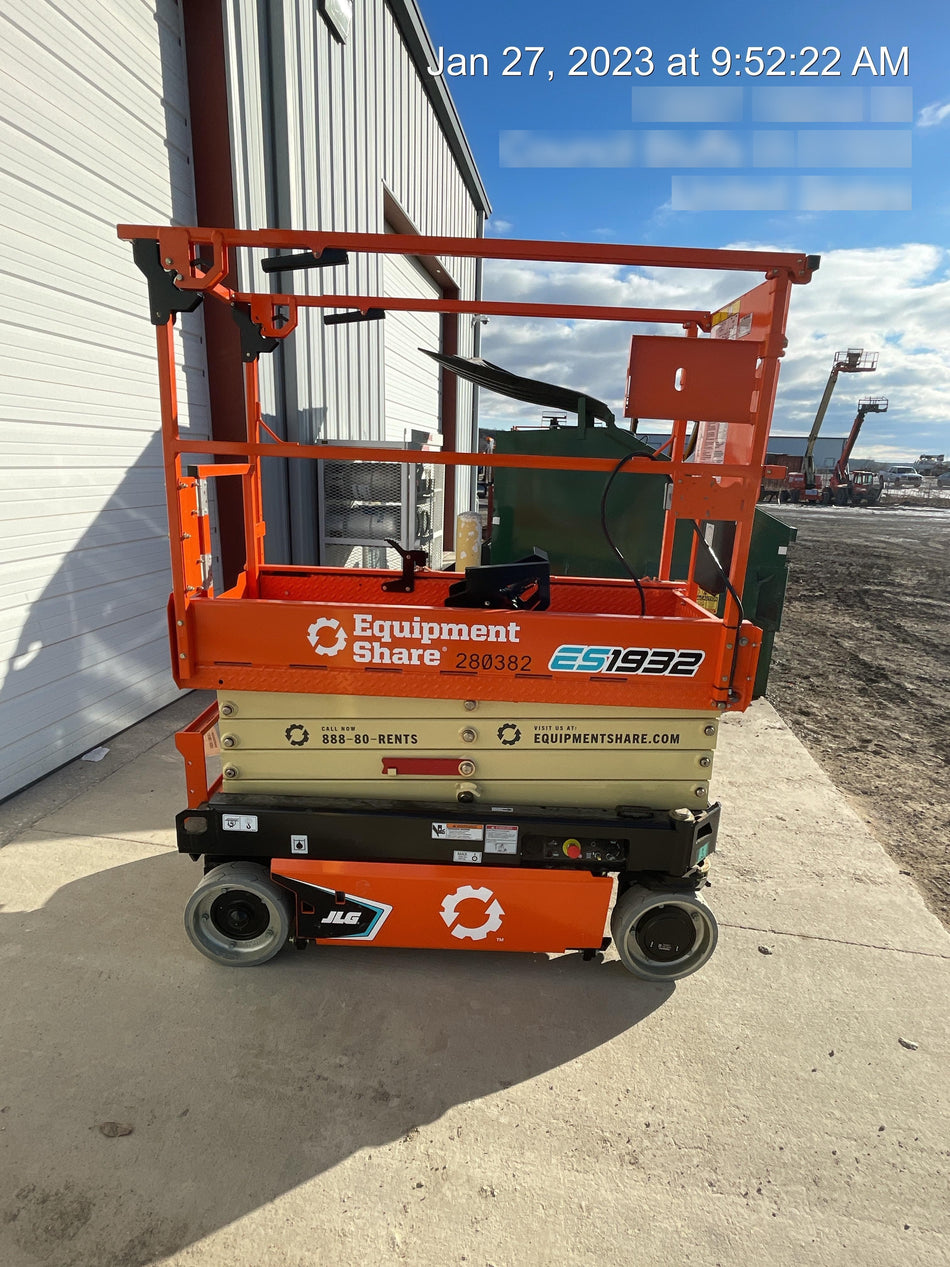 2022 JLG ES1932
