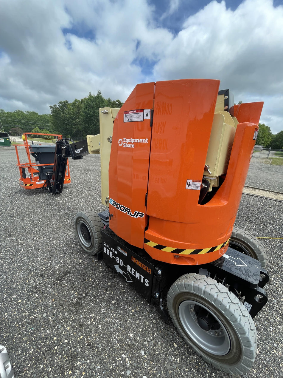 2025 JLG E300AJP