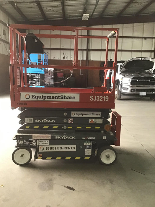 2020 Skyjack SJIII-3219 Solid NM Tires, Half height spring hinged entry gate, Dual Beacons, 800W Inverter